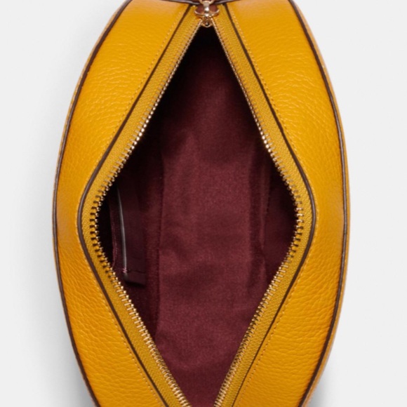 - Mustard pebble grain Coach Camera Bag. NWT - Picture 7 of 9